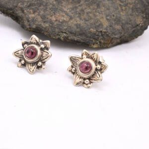 flower garnet earrings of sterling silver