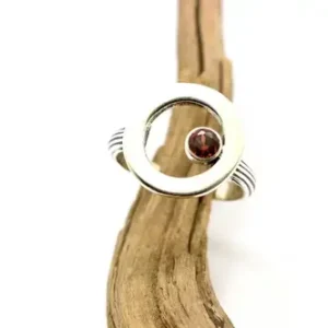 Garnet gemstone ring from sterling silver - Outlined circle geometric design Δαχτυλίδι με γραναδα φυσική πέτρα σε βαθύ κόκκινο χρώμα κα ασήμι 925