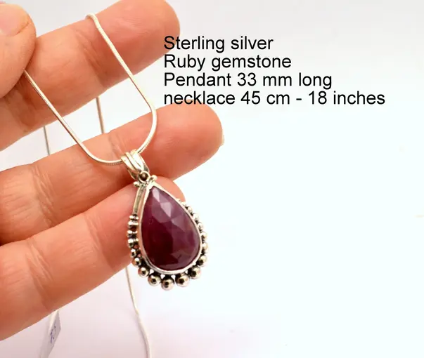 English: Handmade sterling silver ruby necklace with ornate beaded decoration – teardrop pendant, 33mm Greek: Χειροποίητο κολιέ ρουμπίνι από ασήμι 925 με διακοσμητικά σφαιρίδια – μενταγιόν σε σχήμα δάκρυ, 33mm