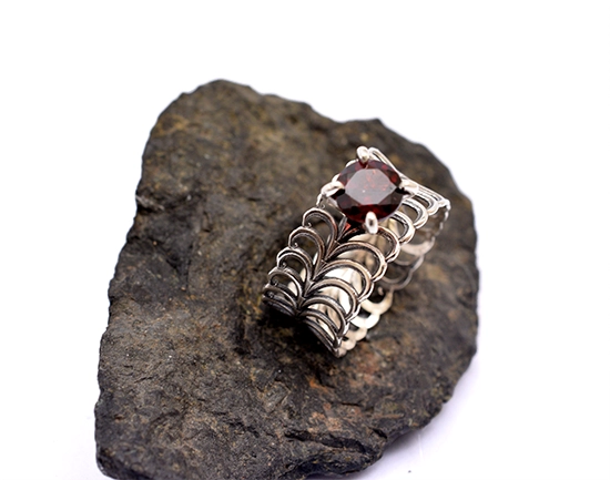 Sterling silver garnet ring with 8mm red gemstone and scalloped wave band design, size EU56