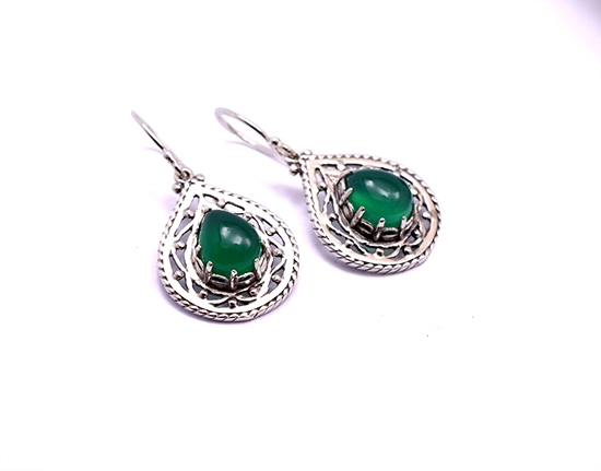 English: Pair of sterling silver green onyx drop earrings, teardrop filigree design with natural gemstones Greek: Ζευγάρι ασημένια σκουλαρίκια με πράσινο όνυχα, σχέδιο δάκρυ φιλιγκρέ με φυσικές πέτρες
