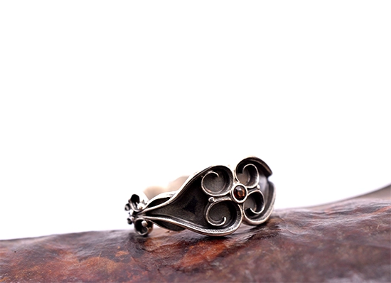 Μοντέρνο σχέδιο δαχτυλίδι σε οξειδωμένο ασήμι 925